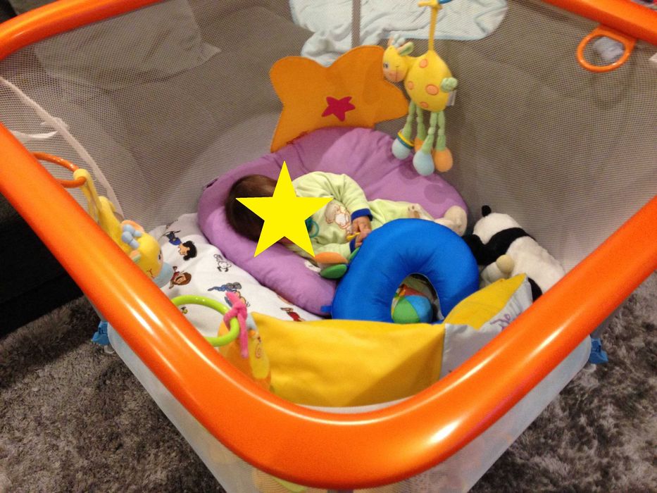 Parque bebé de grandes dimensões, com colchão