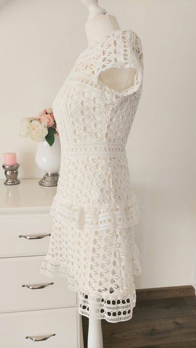 Sukienka ecru Reserved