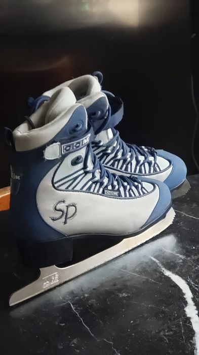 Фігурні жіночі  ковзани