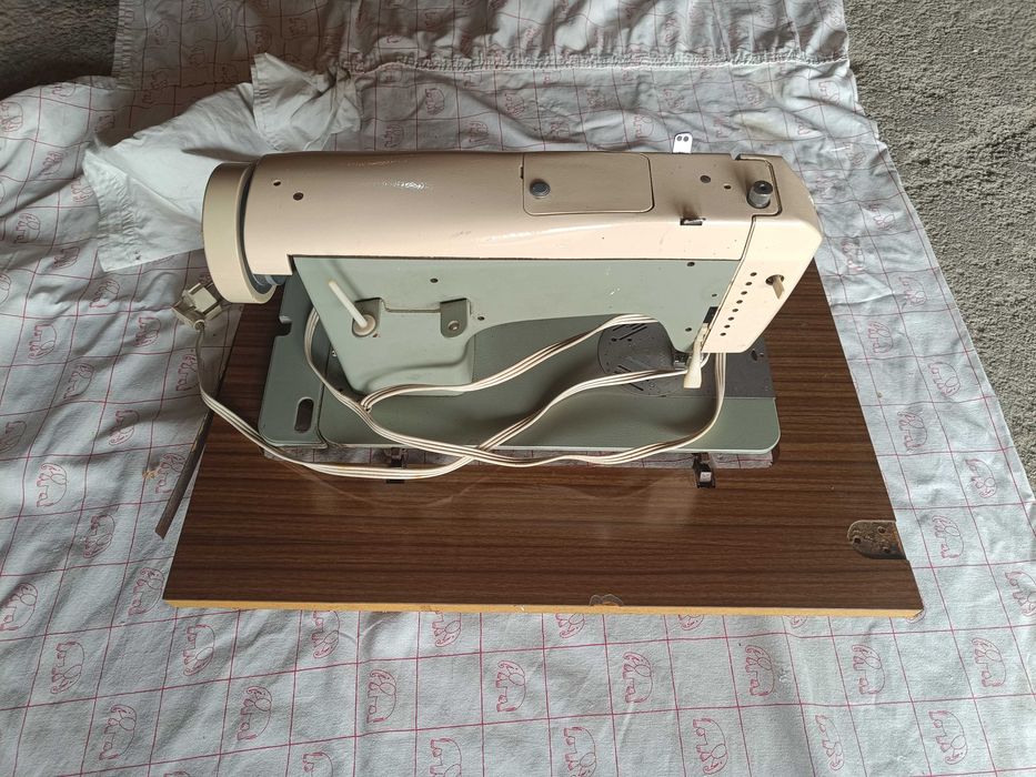 Máquina de costurar - Oliva 515