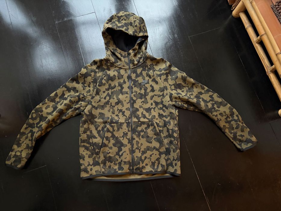 Sweatshirt com fecho e estampa camuflada da Nike