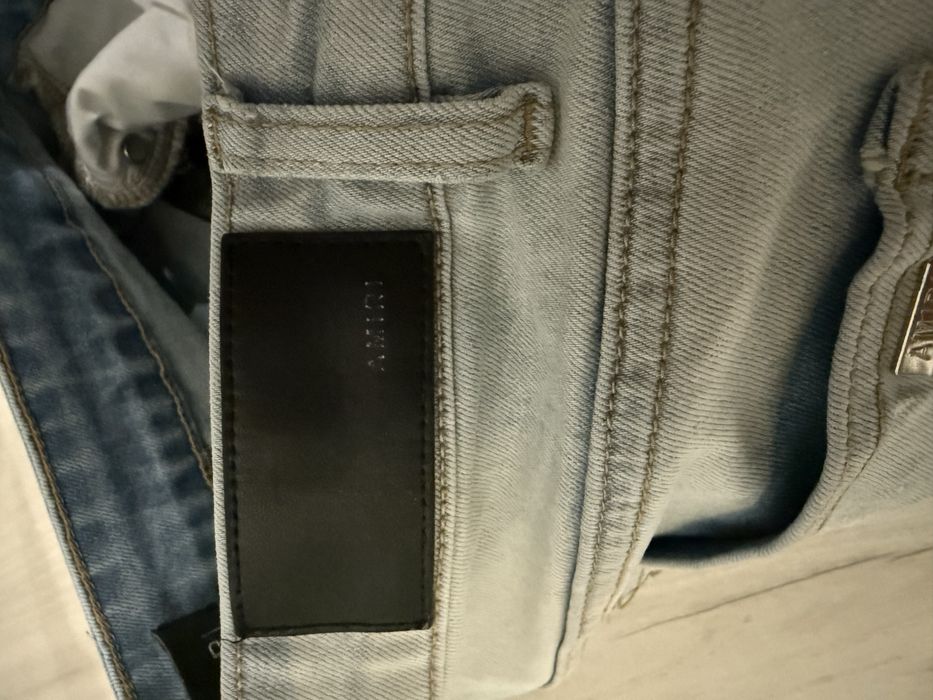 джинсы amiri голубого цвета