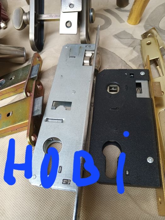 продам дверні ручкі.