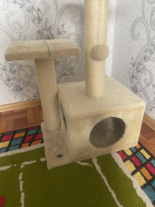 Когтеточка Trixie - Дряпка с домиком «Valencia» (бежевая