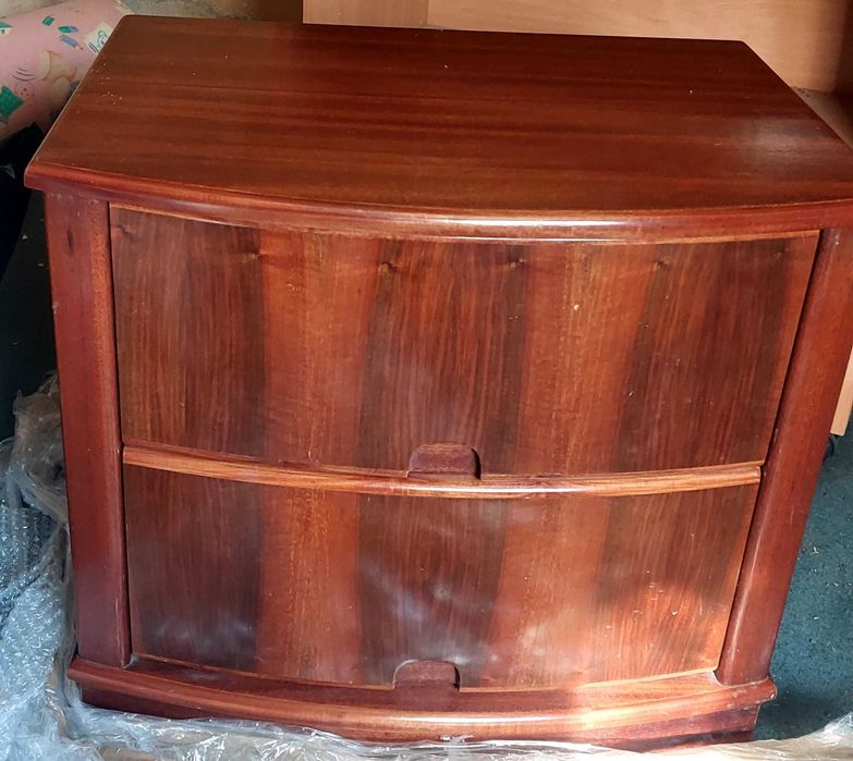 2 mesinhas de cabeceira reis nogueira