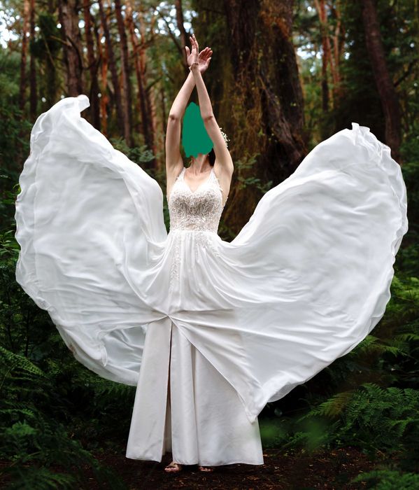 Muślinowa suknia ślubna z rozporkiem