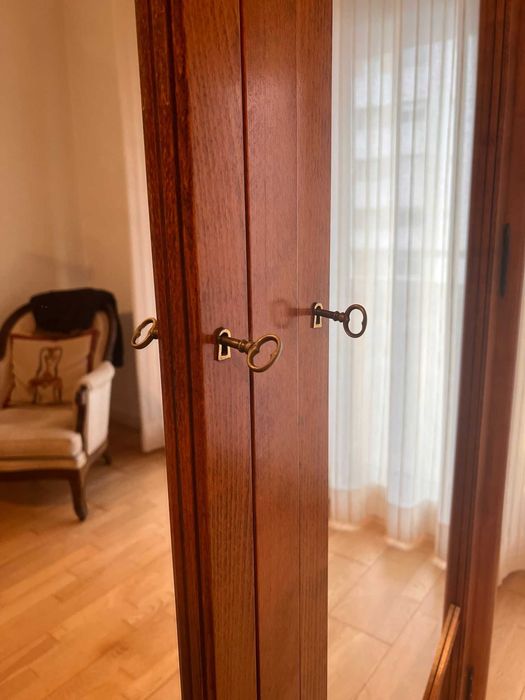 Roupeiro Vintage Madeira Kambala