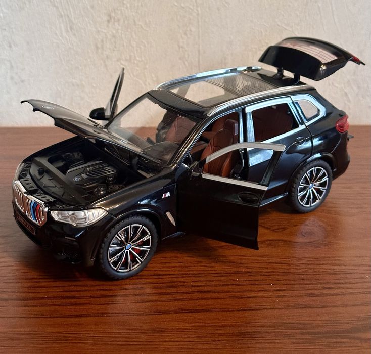 Bmw x5 модель 1:24 машинка новая