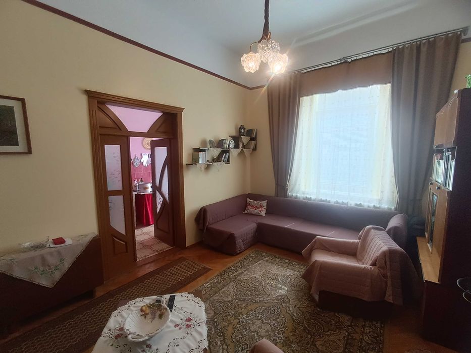 КВАРТИРА:94кв.м,ЦЕНТР,ІСТОРИЧНА ЗАБУДОВА,відмінний стан,підвал 45кв.м.