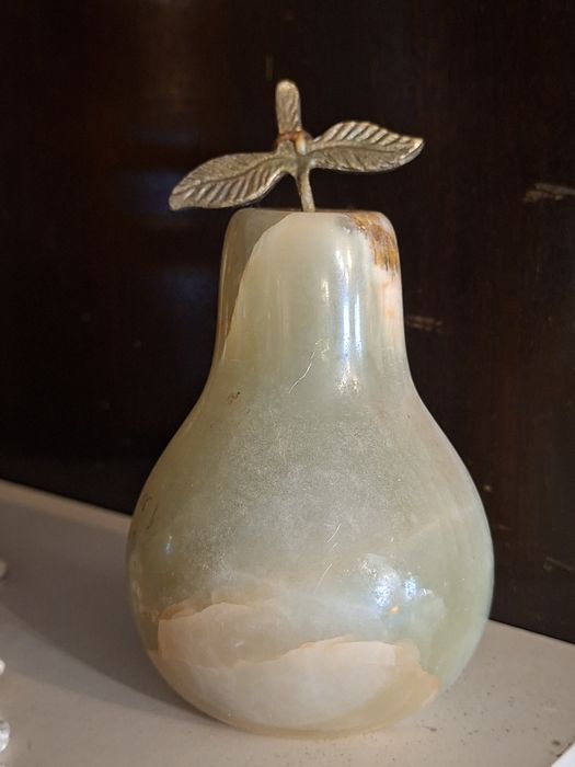 Pera antiga em pedra de alabastro bonita peça decorativa