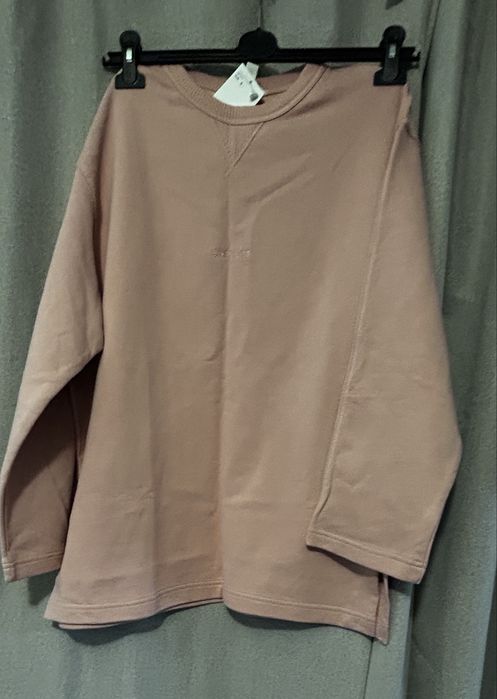 Bluza z napisem  hawt na piersi