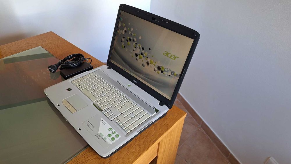 Acer 7220 17"- AMD TL64 2.2GHz- 4GB Ram- SSD 120GB+500GB