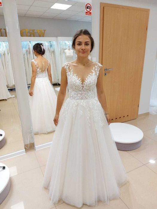 Suknia ślubna typu księżniczka – mały rozmiar + welon gratis