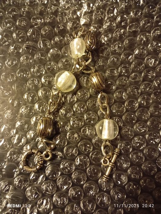 Pulseira com contas transparentes