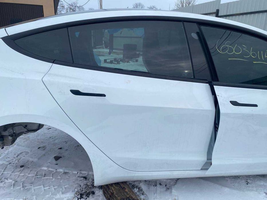 Двері передні задні Tesla Model 3 білі чорні сірі червоні сині графіт