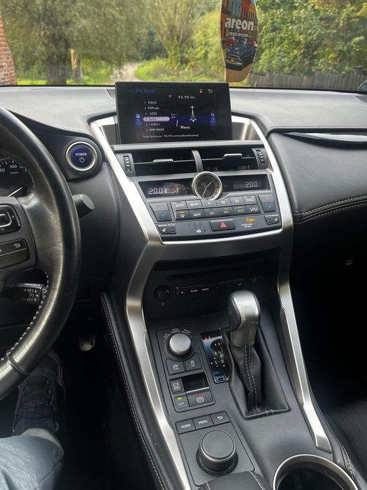 Lexus NX 300h polski salon
