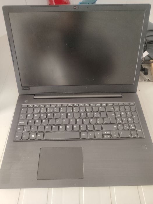 Portátil Lenovo V330-15IKB/i3-8250U/8GBRAM