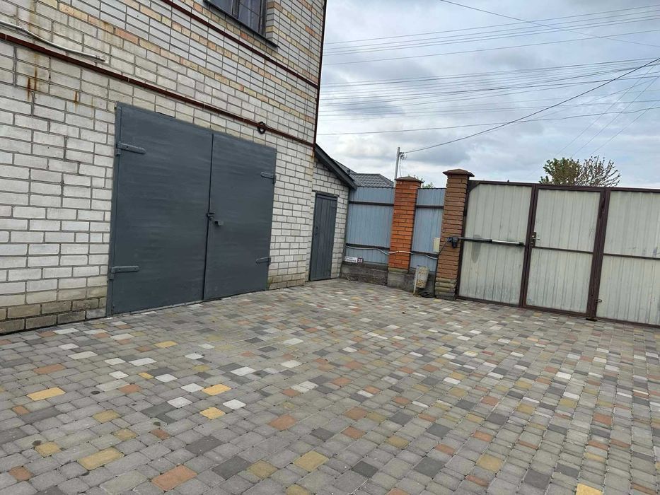 Продам  будинок  з ремонтом Гатне . Ділянка 10 сот. Одноповерховий