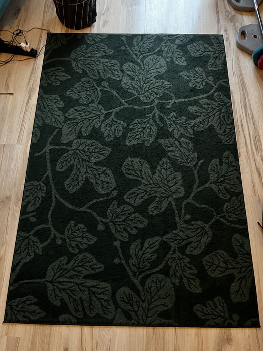 Dywan Ikea duzy salon ciemno zielony liscie 133x195