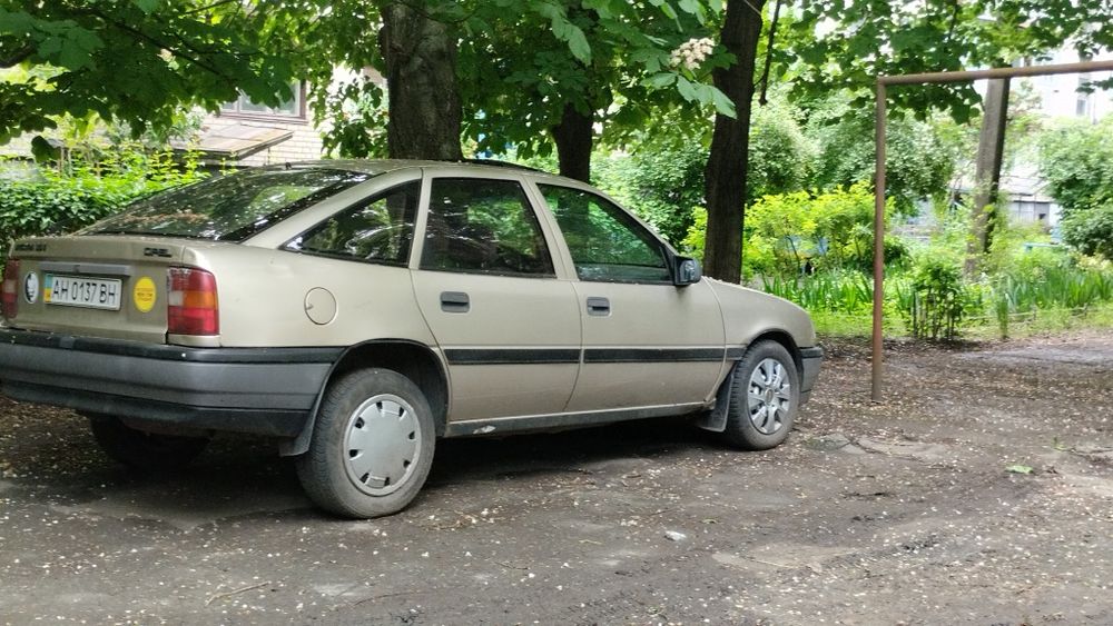 Продам Опель вектра а 1.8 бензин 1990 г. в.обмен с доплатой
