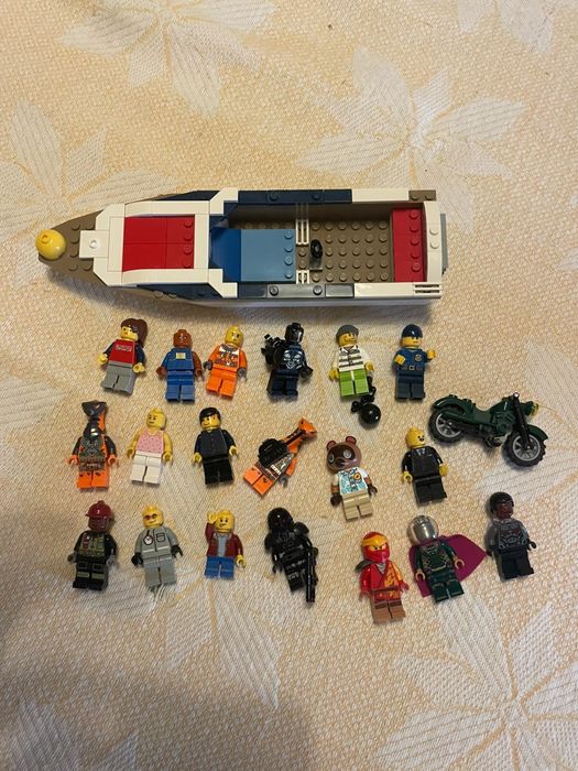 Diversas peças de Lego