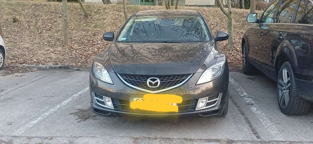 Mazda 6 Mazda 6 z uszkodzonym silnikiem
