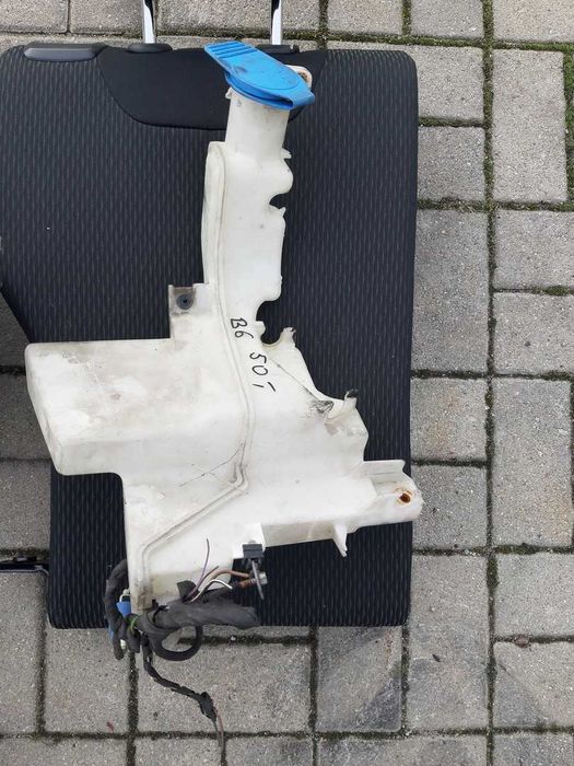 VW Passat B6 zbiorniczek spryskiwaczy
