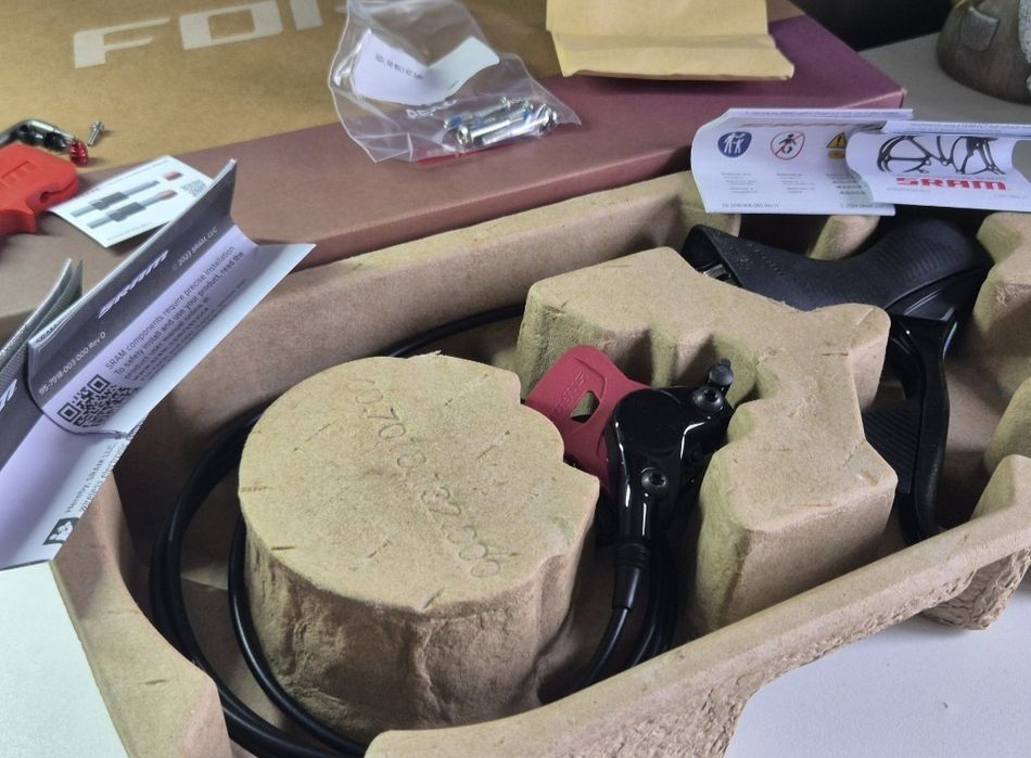 SRAM Force AXS D2 - hamulce

hydrauliczne przód + tył 12s AXS NOWE