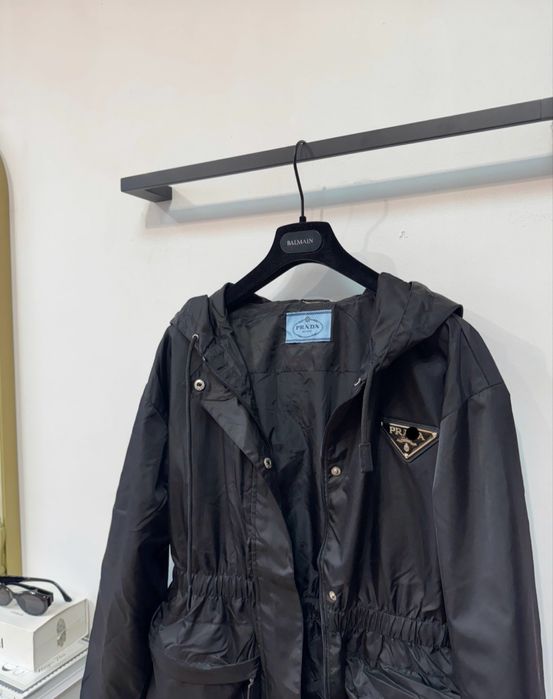 Трендова вітровка Прад