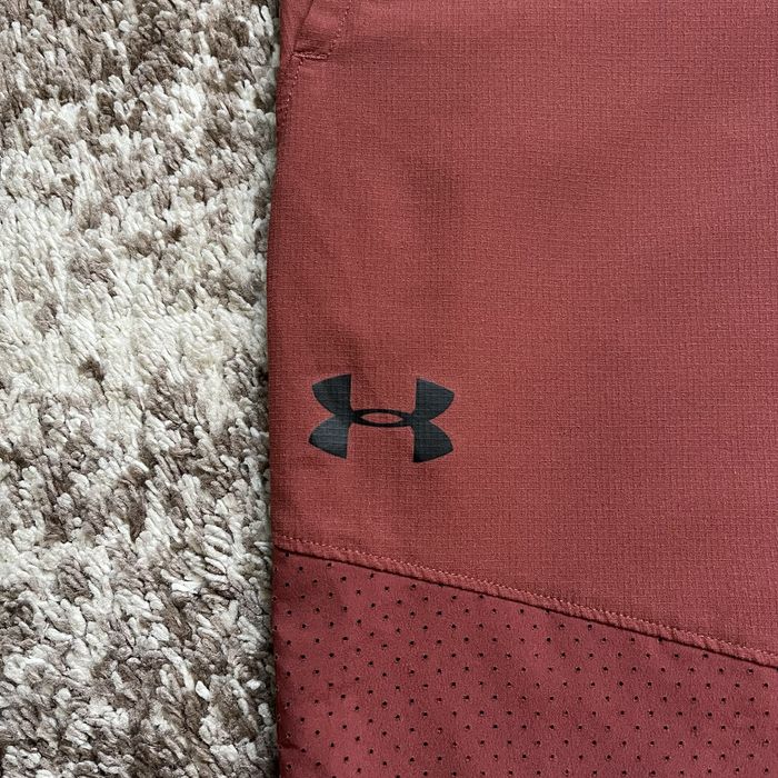 Under Armour спортивні шорти