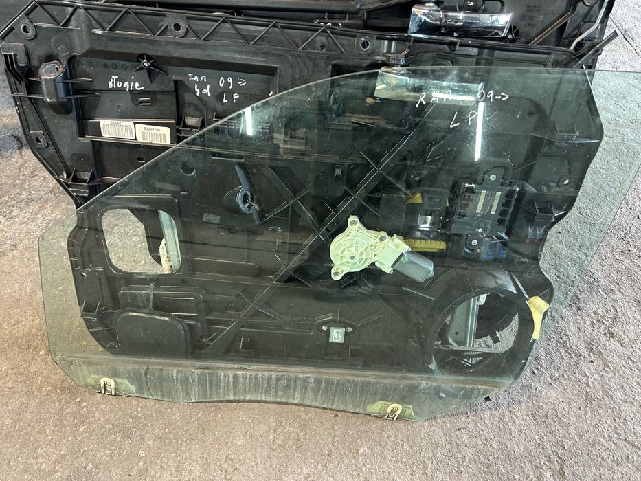 Dodge ram 2009- szyba lewa przod kierowca