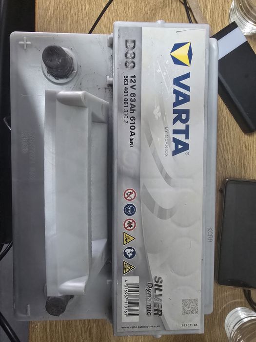Bateria de carro varta D39 nova