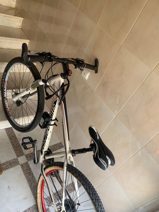 Bike pouco utilizado roda 29 com luzes