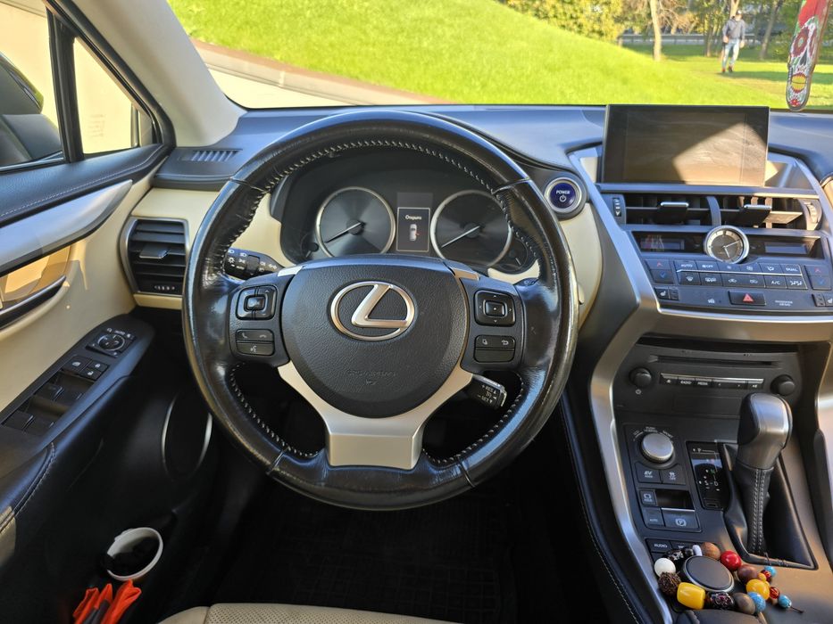Lexus NX 300H 2015 авто для себе