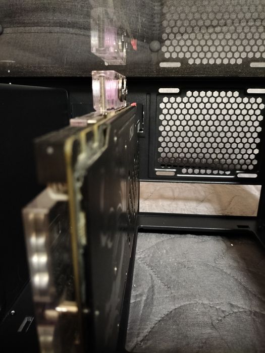 Obudowa Genesis jak nowa, mesh front i okienko, czysta i ładna