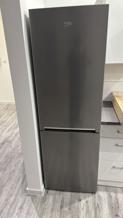 Lodówka wolnostojaca  beko uzywana srebrna
