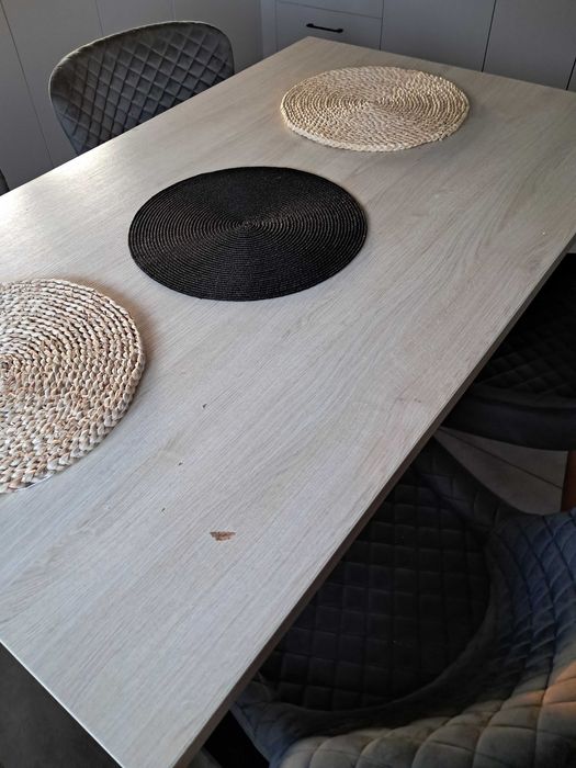 Stół nowoczesny do jadalni