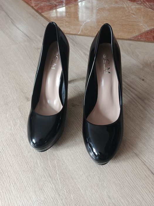 Buty damskie na obcasie