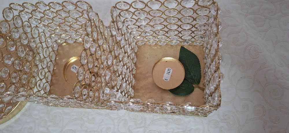 Vaso de metal dourado com cristal