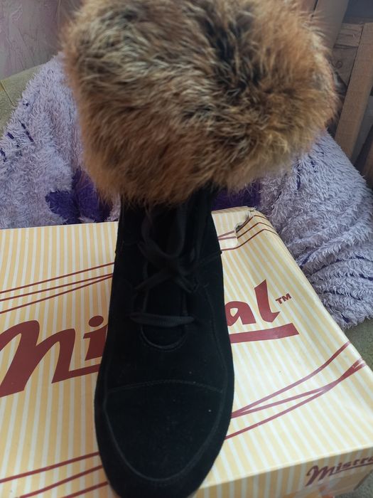 Продам сапожки натуральный замш