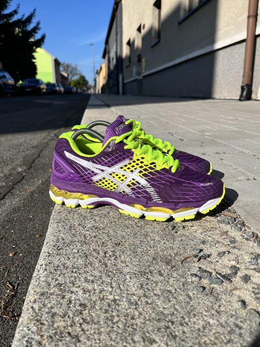 Кросівки ASICS GEL-Nimbus 17 бігові легкі та зручні