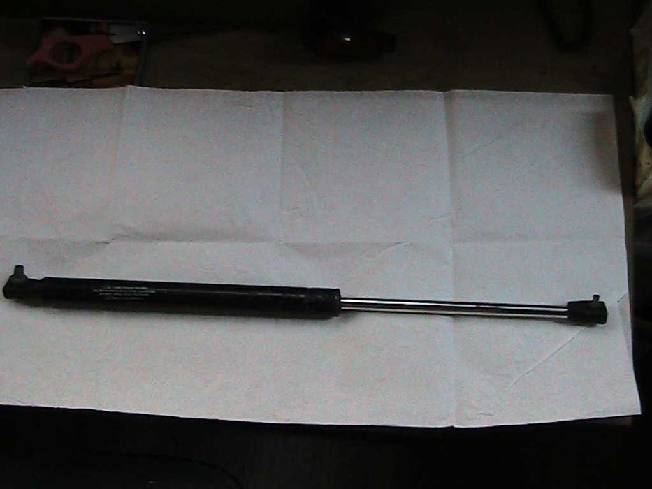 Газовый амортизатор капота для Советских авто,б/у