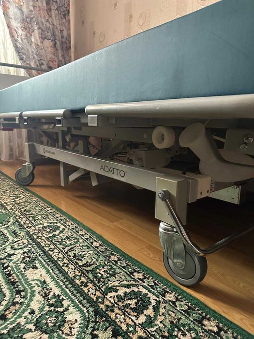 Ліжко лікарняне для лежачих людей