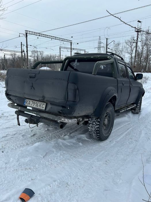 Мітсубісі L200 пікап; 2,5л дизель; 2002 року; повний привід.