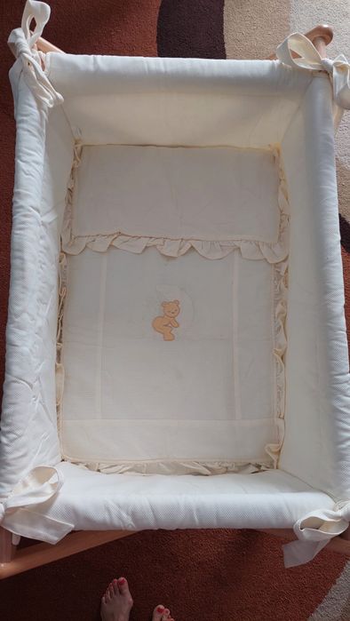 Mini Berço de madeira com rodas