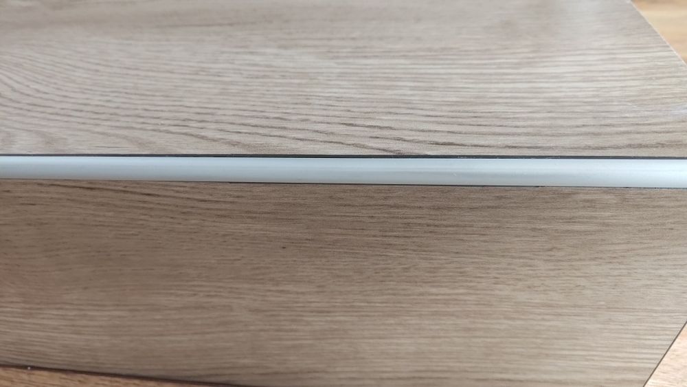 Listwy do wykończenia schodów panelami winylowymi