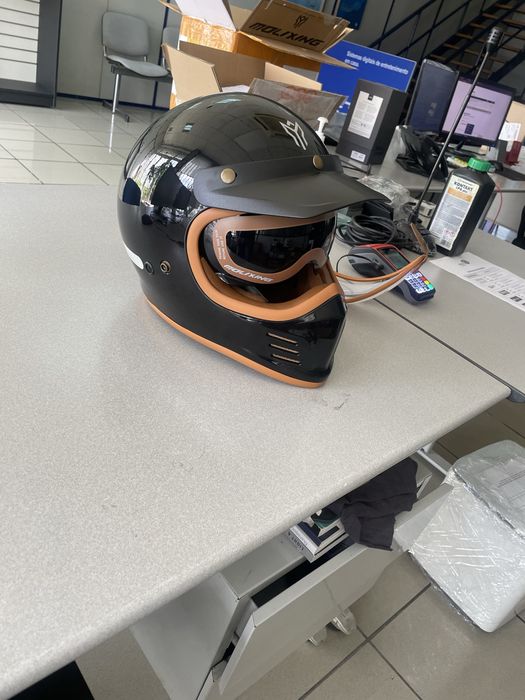 Capacete vintage novo
