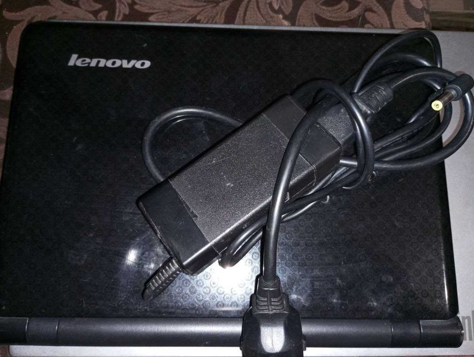 Компактний ноутбук Lenovo IdeaPad S12 (SSD, NVIDIA ION, 3GB RAM)