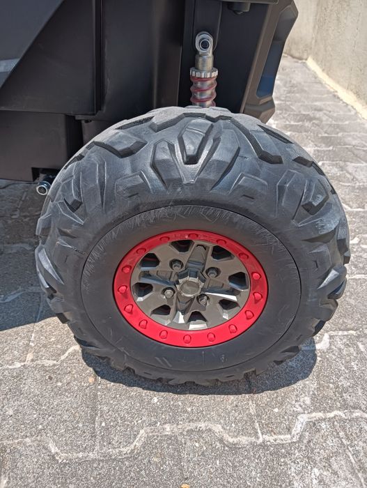 Carro de brinquedo