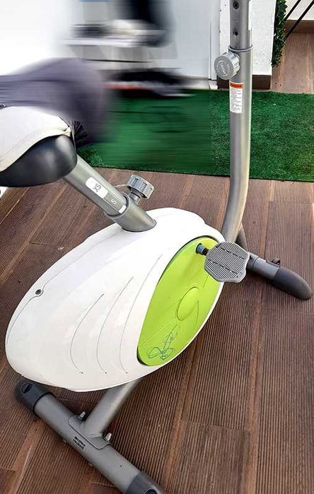 Bicicleta estática em muito bom estado.